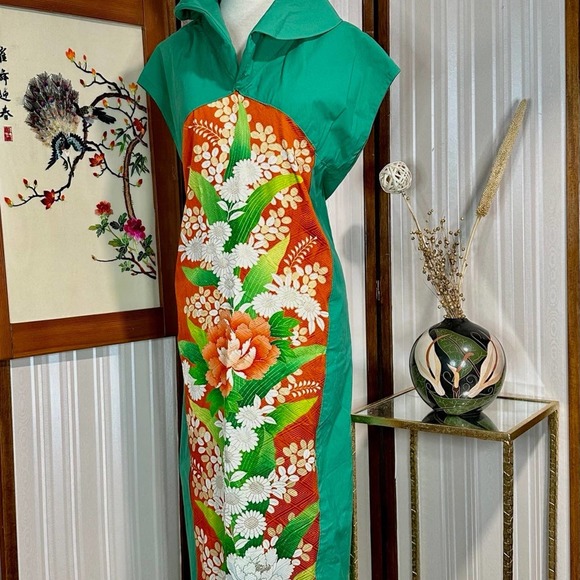 Green Statement Collar Caftan w/ Silk Floral Kimono Pattern - Picture 2 of 10